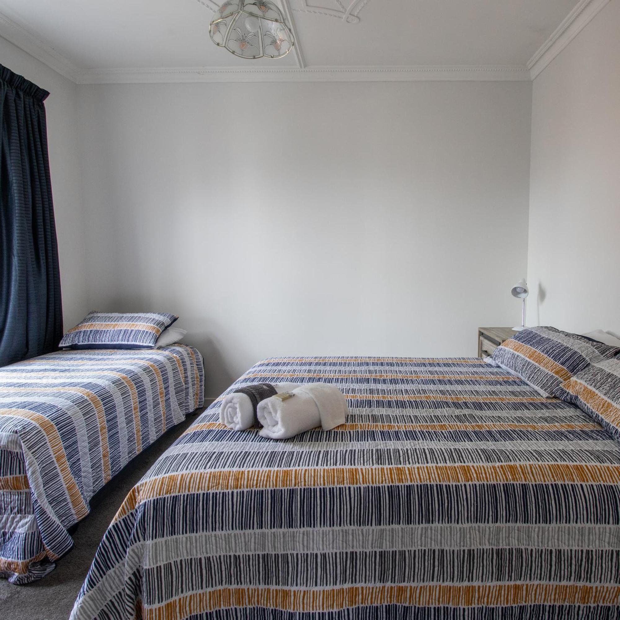 Sahara Deluxe Studios Dunedin Luaran gambar